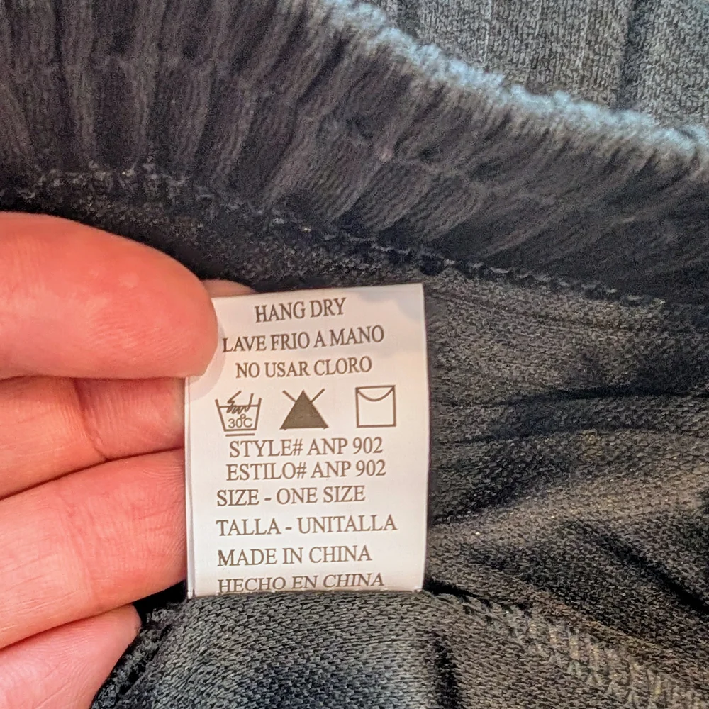 Black Wide-Leg Pleated Pants - Picture 8 of 10